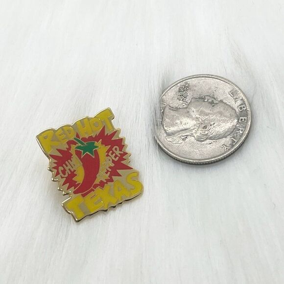 🔮 5/$25 Vintage Red Hot Chili Pepper Texas Pin - Picture 2 of 2